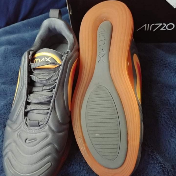 Nike Air Max 720 - Picture 2 of 2